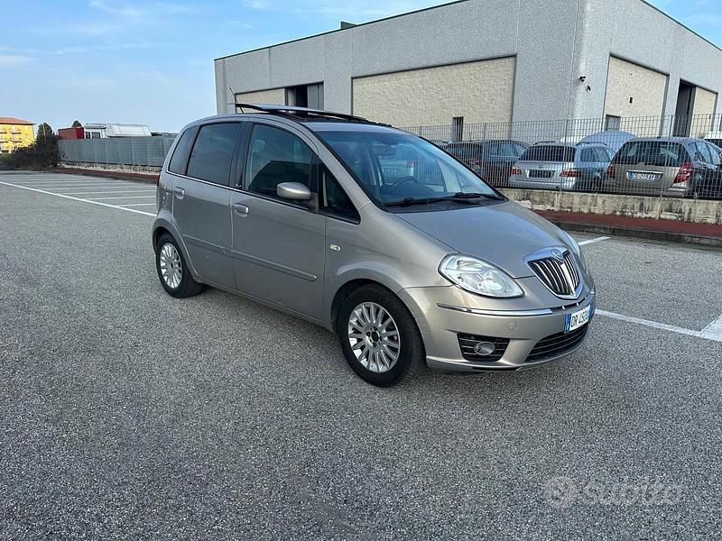 Usata Lancia Musa 95 CV (69 kW) 2008 Grigio Monovolume