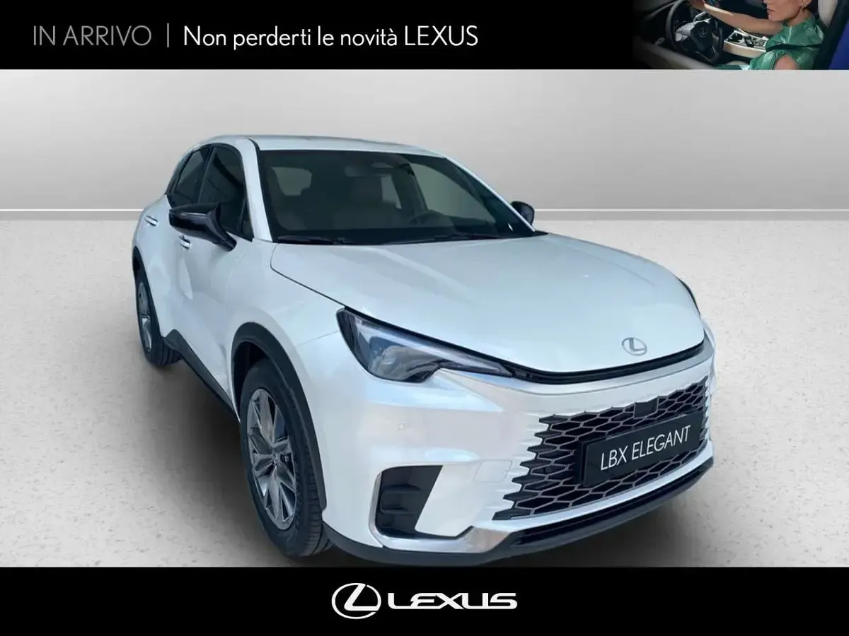 Nuova Lexus LBX 136 CV (100 kW) 2026 Bianco perla SUV