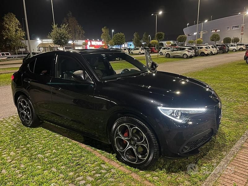 Nero Usata 2021 Alfa Romeo Stelvio Veloce SUV | 30.000 € - Immagine 1/4