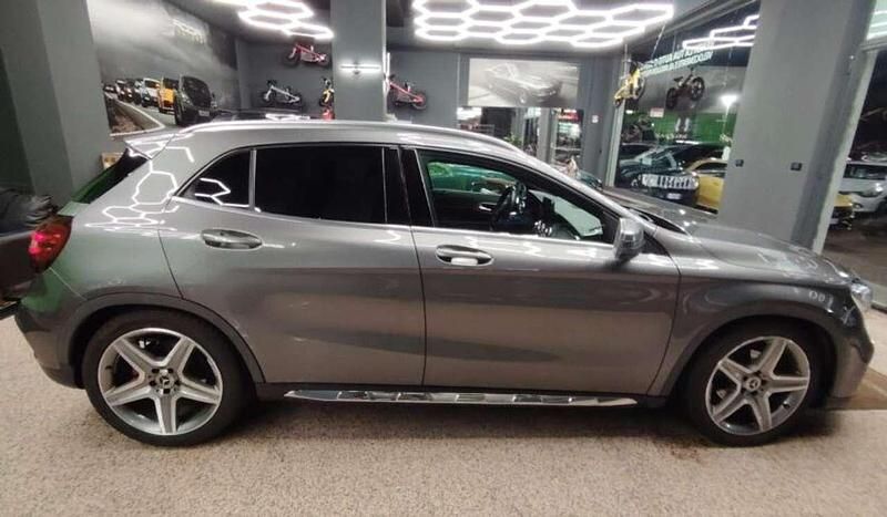 Usata Mercedes GLA200 Premium 136 CV (100 kW) 2017 Grigio SUV