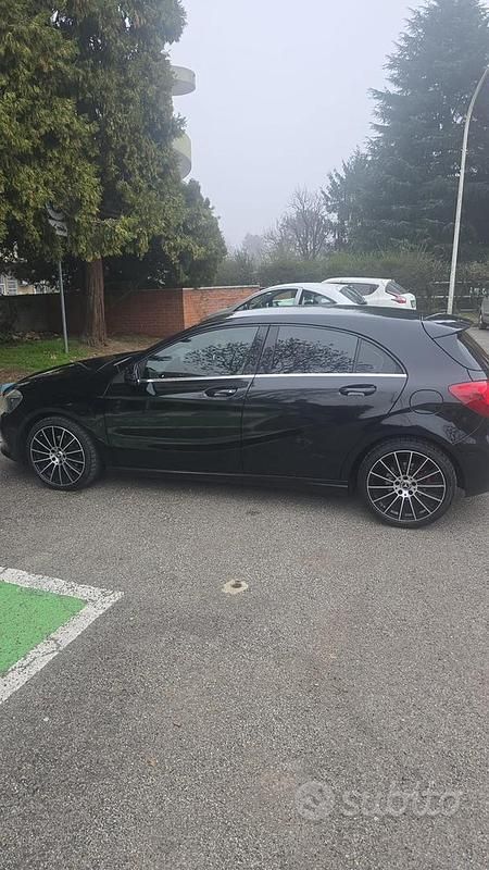 Usata Mercedes A160 102 CV (75 kW) 2018 Nero Berlina