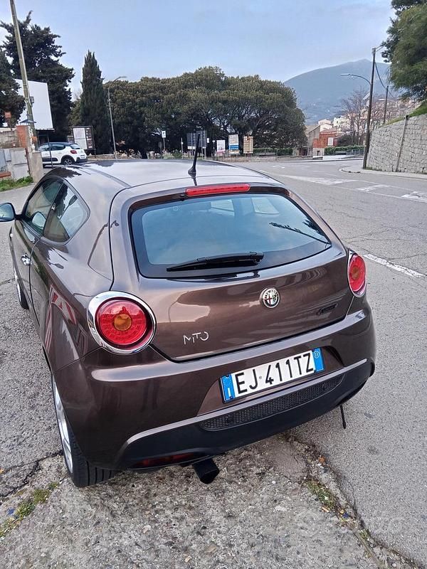 Usata Alfa Romeo MiTo 78 CV (57 kW) 2011 Marrone Utilitaria