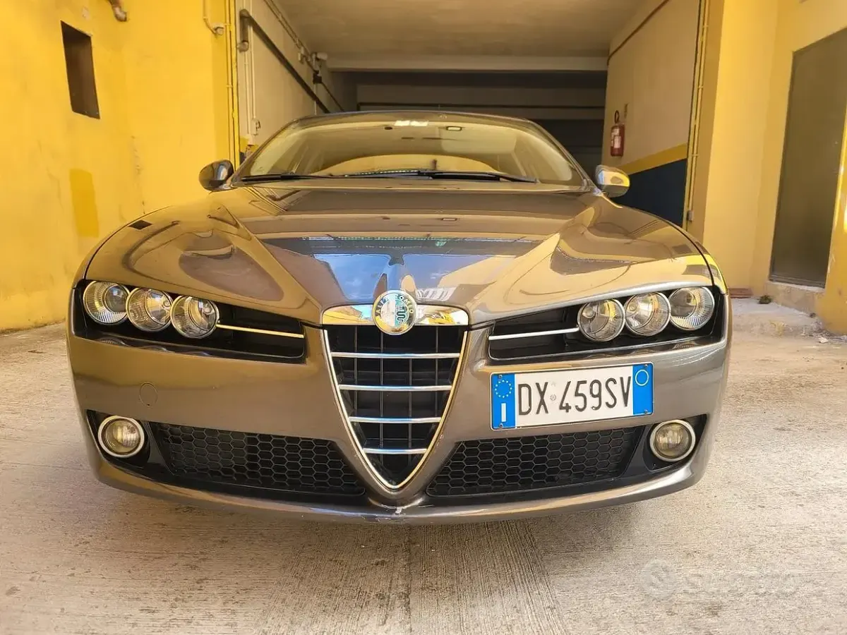 Usata Alfa Romeo 159 140 CV (102 kW) 2009 Grigio Berlina