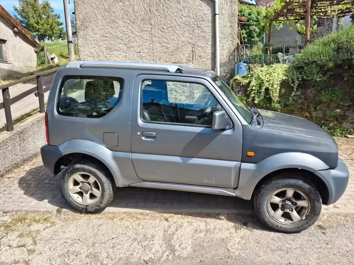 Usata Suzuki Jimny 85 CV (62 kW) 2006 Grigio SUV