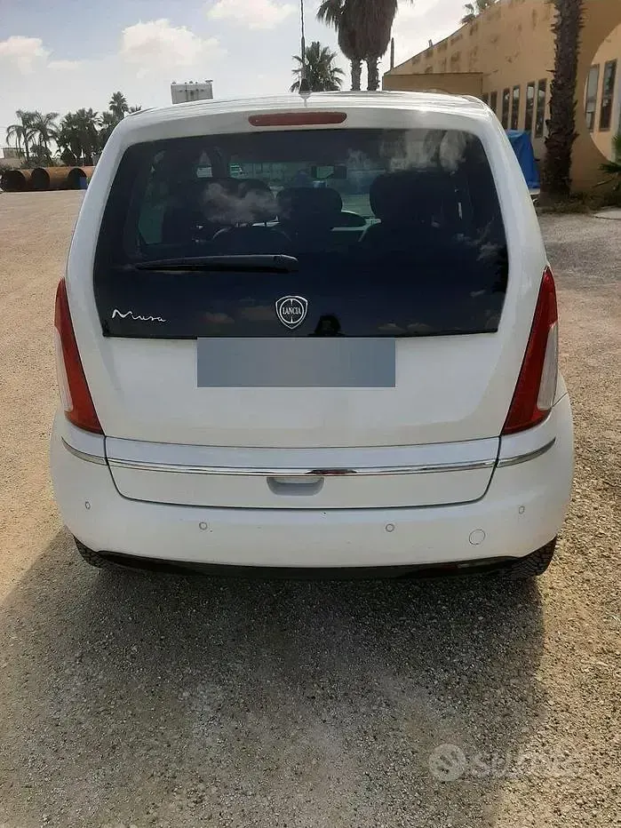 Usata Lancia Musa 95 CV (69 kW) 2012 Bianco Monovolume
