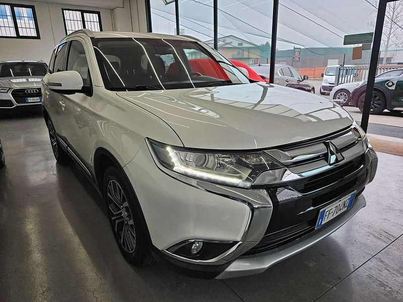 Bianco perla Usata 2016 Mitsubishi Outlander Instyle SUV | 11.300 € (Ottimo prezzo) - Immagine 1/4