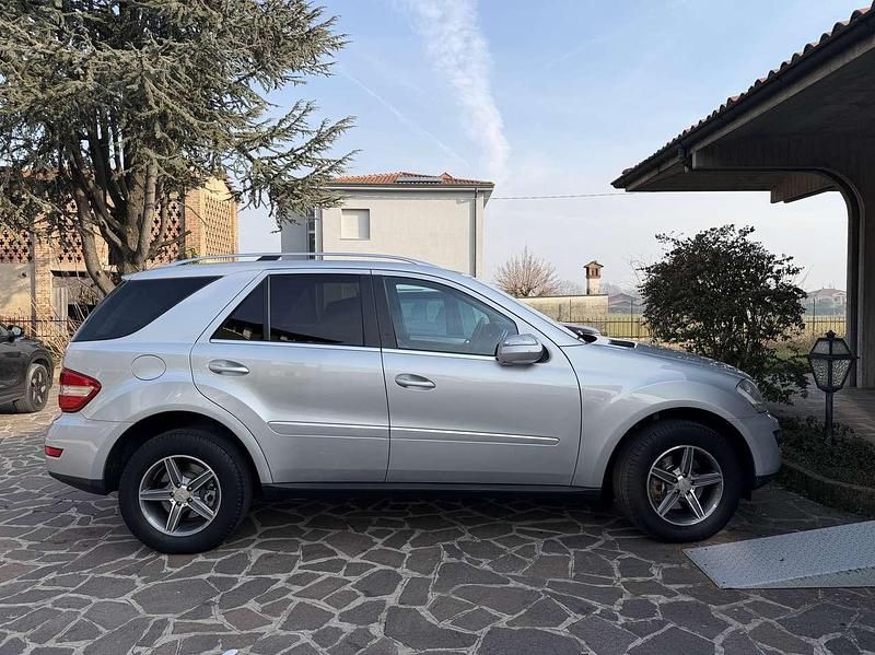 Usata Mercedes ML350 231 CV (169 kW) 2011 Grigio SUV
