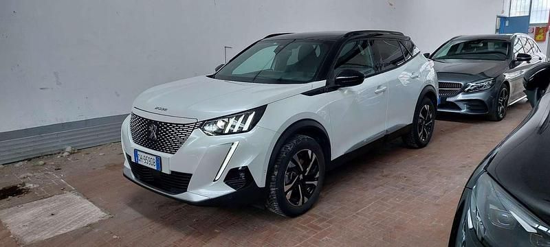 Usata Peugeot e-2008 GT-line 100 kW (136 CV) 2021 Bianco SUV