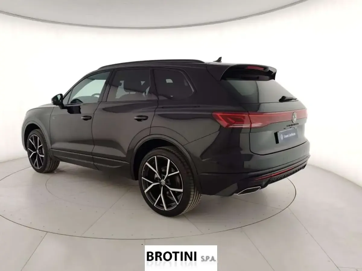 Nuova VW Touareg R-line 231 CV (169 kW) 2026 Nero SUV