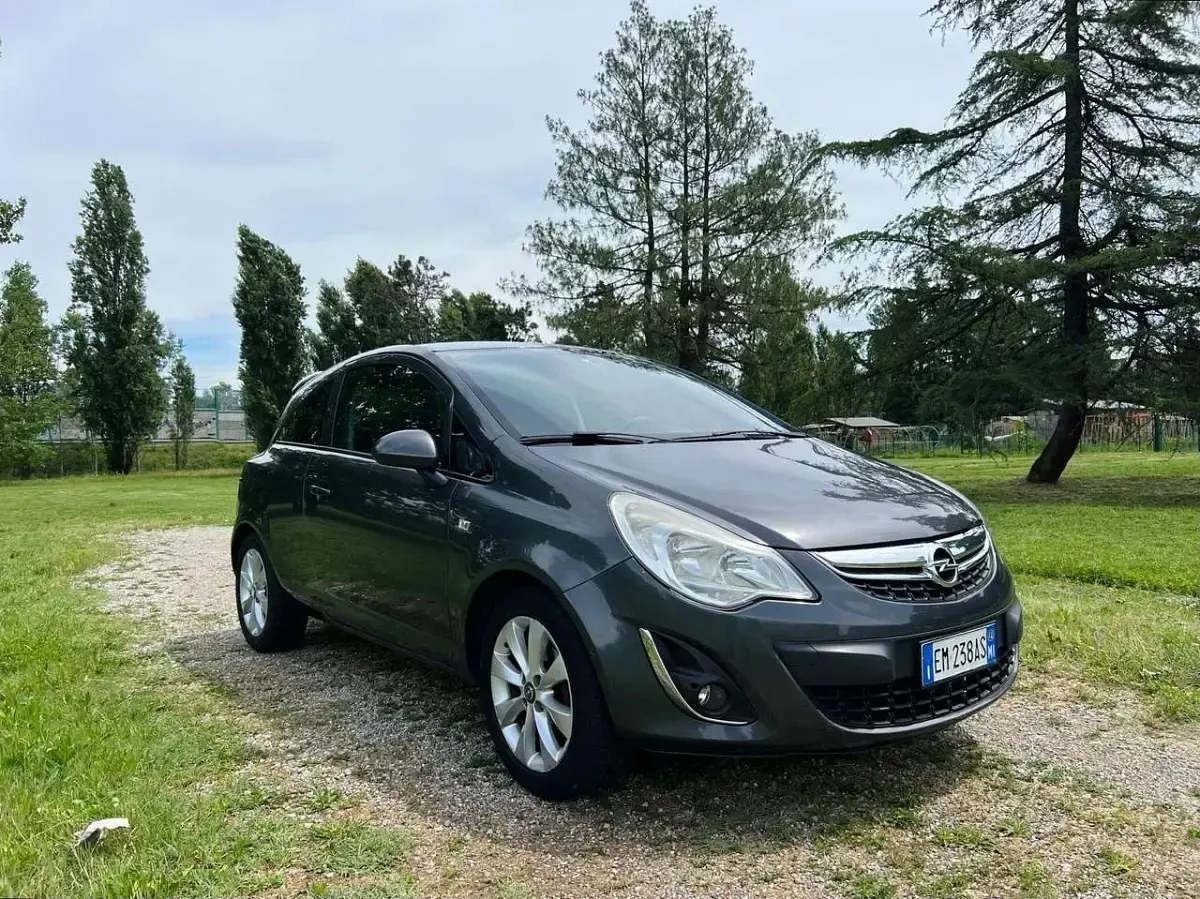 Usata Opel Corsa 86 CV (63 kW) 2012 Grigio Utilitaria