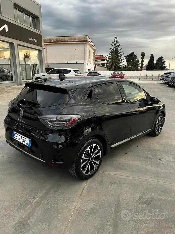 Usata Renault Clio V Techno 91 CV (66 kW) 2025 Nero Berlina