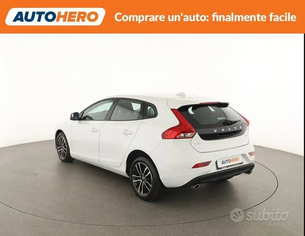 Usata Volvo V40 120 CV (88 kW) 2018 Bianco Berlina