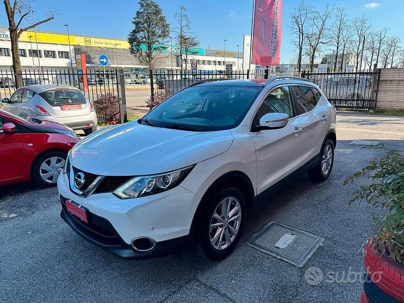 Usata Nissan Qashqai Acenta 131 CV (96 kW) 2017 Bianco SUV
