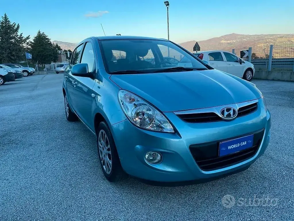 Usata Hyundai i20 Comfort 78 CV (57 kW) 2010 Blu Utilitaria