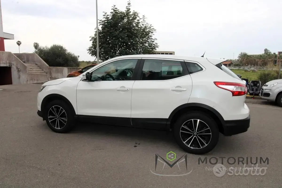 Usata Nissan Qashqai Tekna 131 CV (96 kW) 2015 Bianco SUV