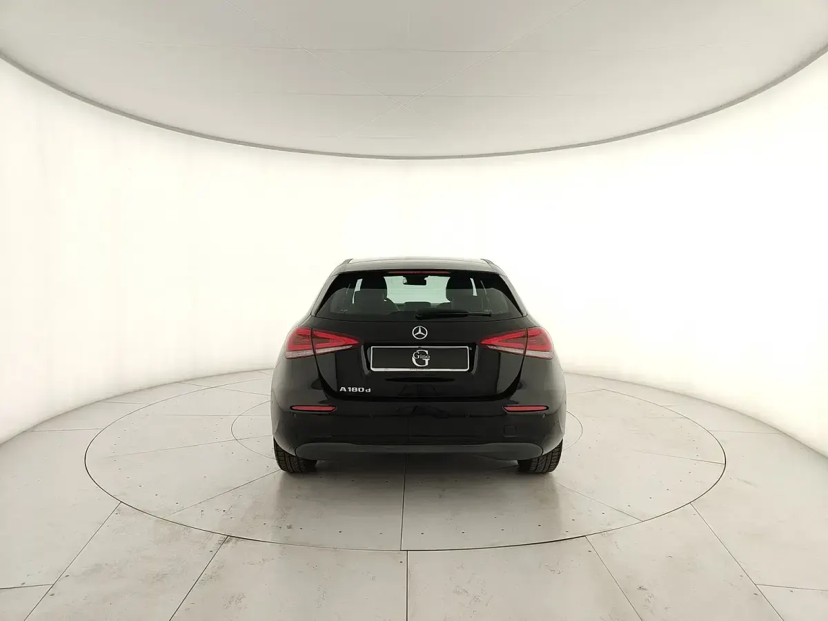 Usata Mercedes A180 Business 116 CV (85 kW) 2020 Nero notte Berlina