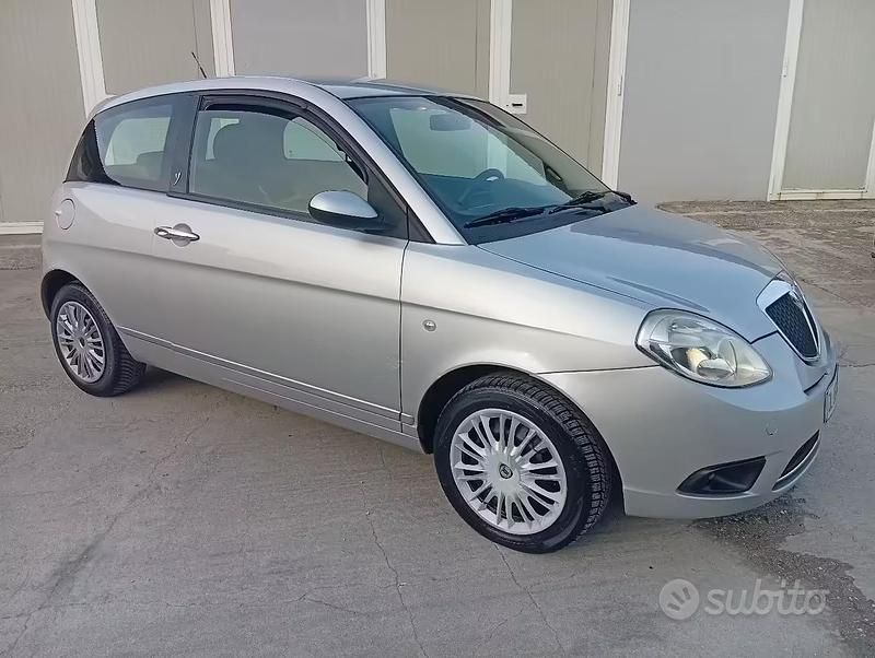 Usata Lancia Ypsilon 75 CV (55 kW) 2007 Grigio Utilitaria