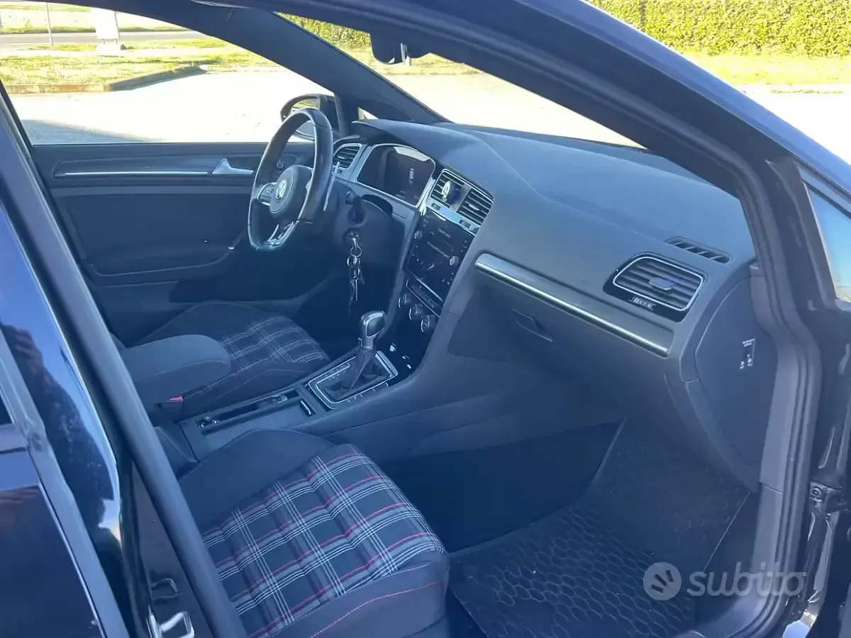Gebraucht VW Golf VII GTI 245 PS (180 kW) 2019 Schwarz Limousine