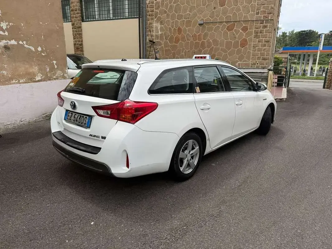 Usata Toyota Auris Hybrid Active 99 CV (72 kW) 2015 Station wagon