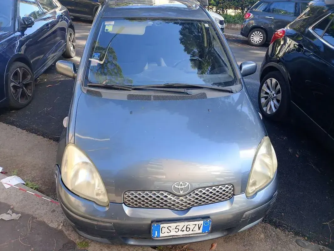 Usata Toyota Yaris Sol 65 CV (47 kW) 2004 Blu/azzurro Utilitaria