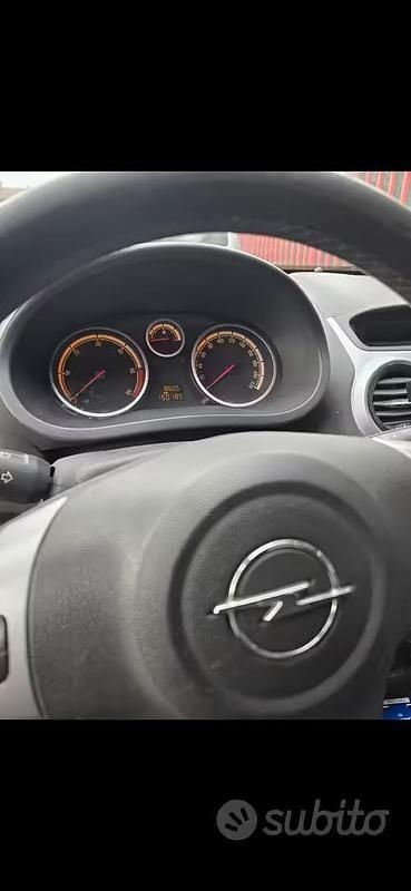 Usata Opel Corsa 75 CV (55 kW) 2011 Utilitaria