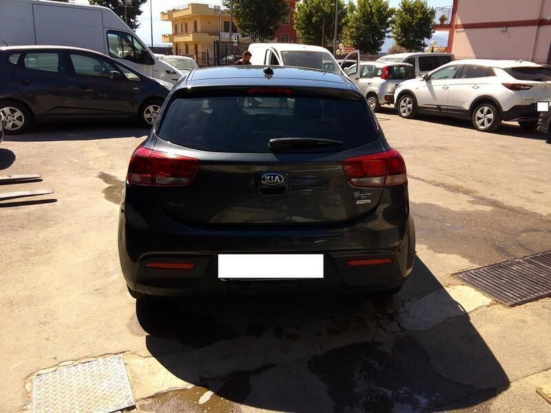 Usata Kia Rio 90 CV (66 kW) 2017 Grigio Berlina