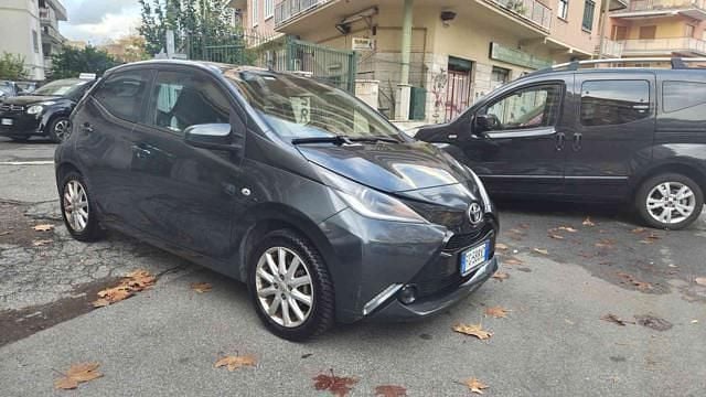 Grigio Usata 2016 Toyota Aygo Cool Due volumi | 7500 € (Buon prezzo) - Immagine 1/4