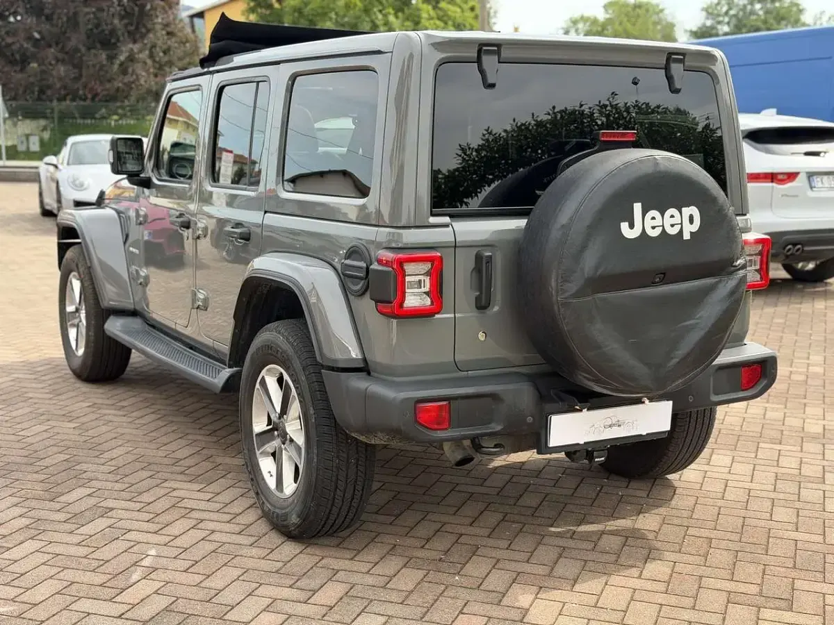 Usata Jeep Wrangler Unlimited Sahara 200 CV (147 kW) 2018 Grigio SUV