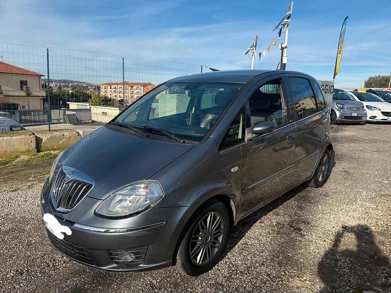 Usata Lancia Musa Gold 95 CV (69 kW) 2010 Grigio Monovolume