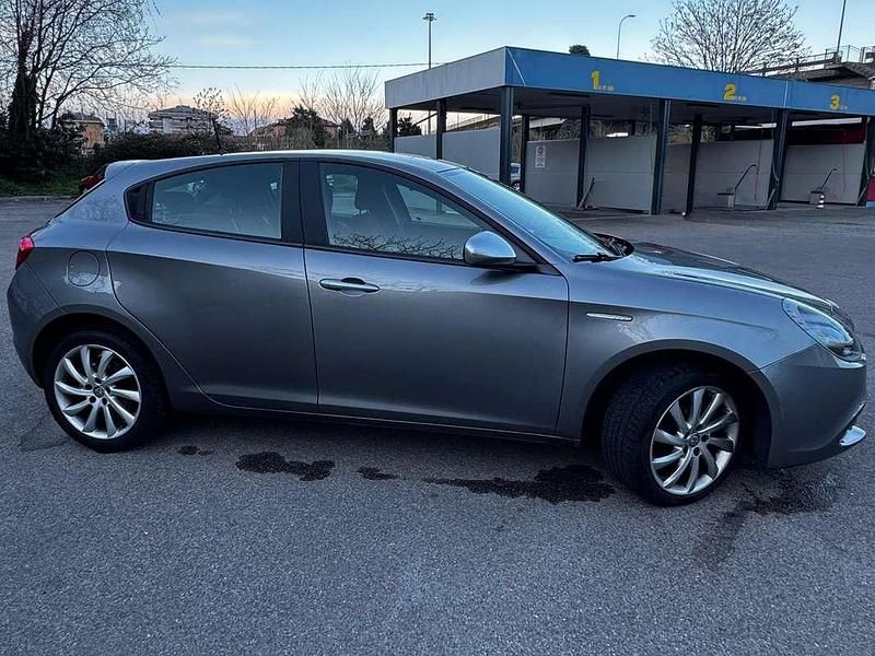 Usata Alfa Romeo Giulietta Super 120 CV (88 kW) 2016 Grigio Utilitaria