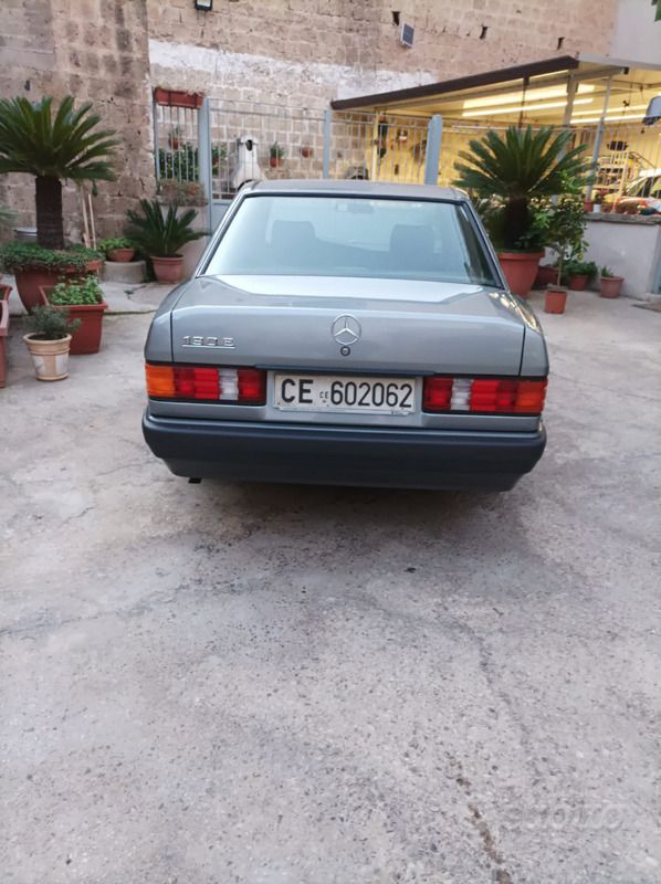Usata Mercedes 190 122 CV (89 kW) 1989 Grigio Berlina