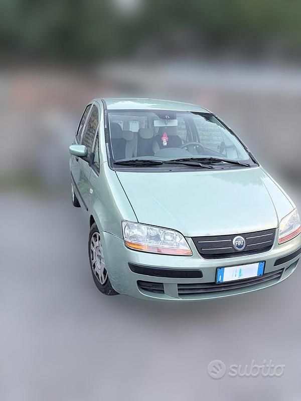 Verde Usata 2004 Fiat Idea Monovolume | 2300 € - Immagine 1/4