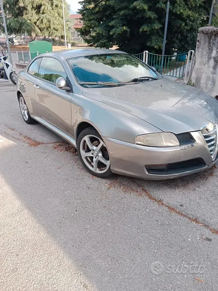 Usata Alfa Romeo GT 150 CV (110 kW) 2004 Grigio Coupé