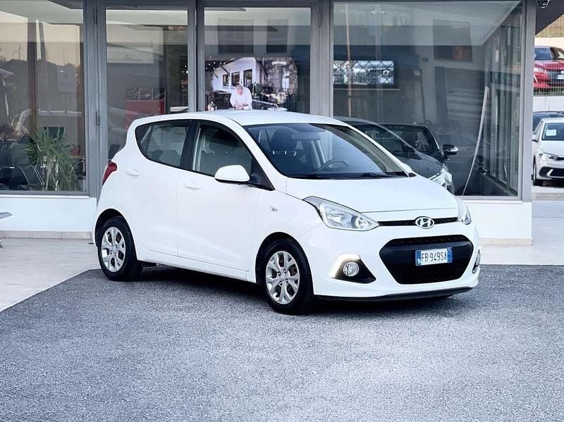 Bianco Usata 2016 Hyundai i10 Due volumi | 7900 € (Buon prezzo) - Immagine 1/4