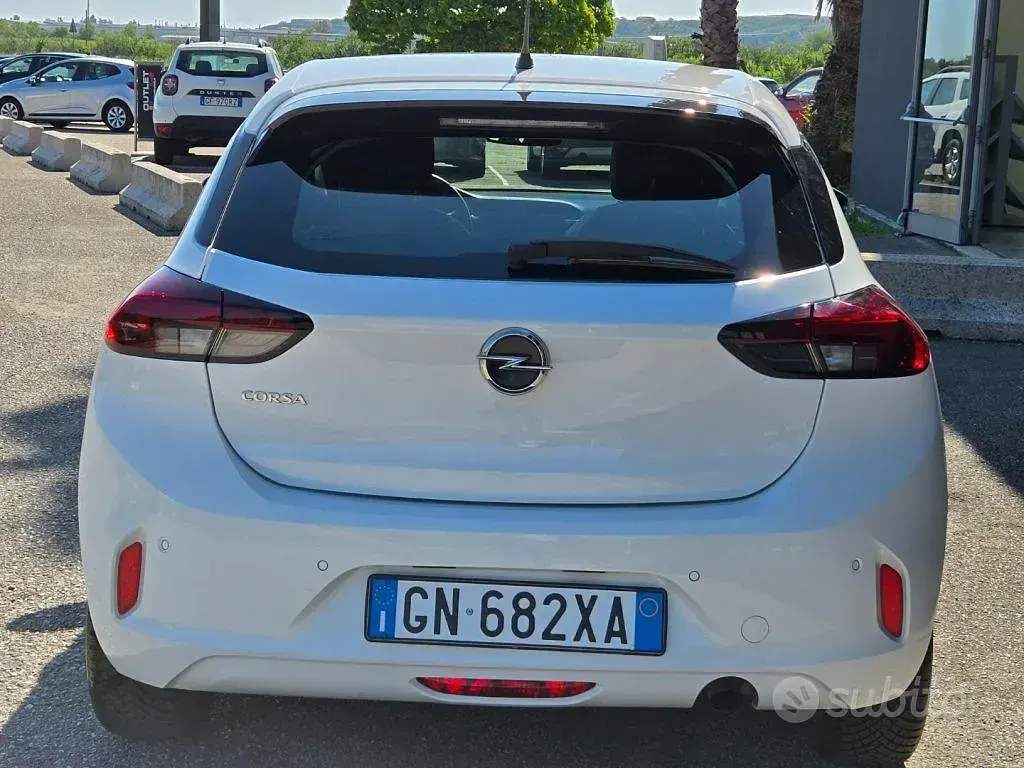 Usata Opel Corsa Elegance 102 CV (75 kW) 2023 Bianco Utilitaria