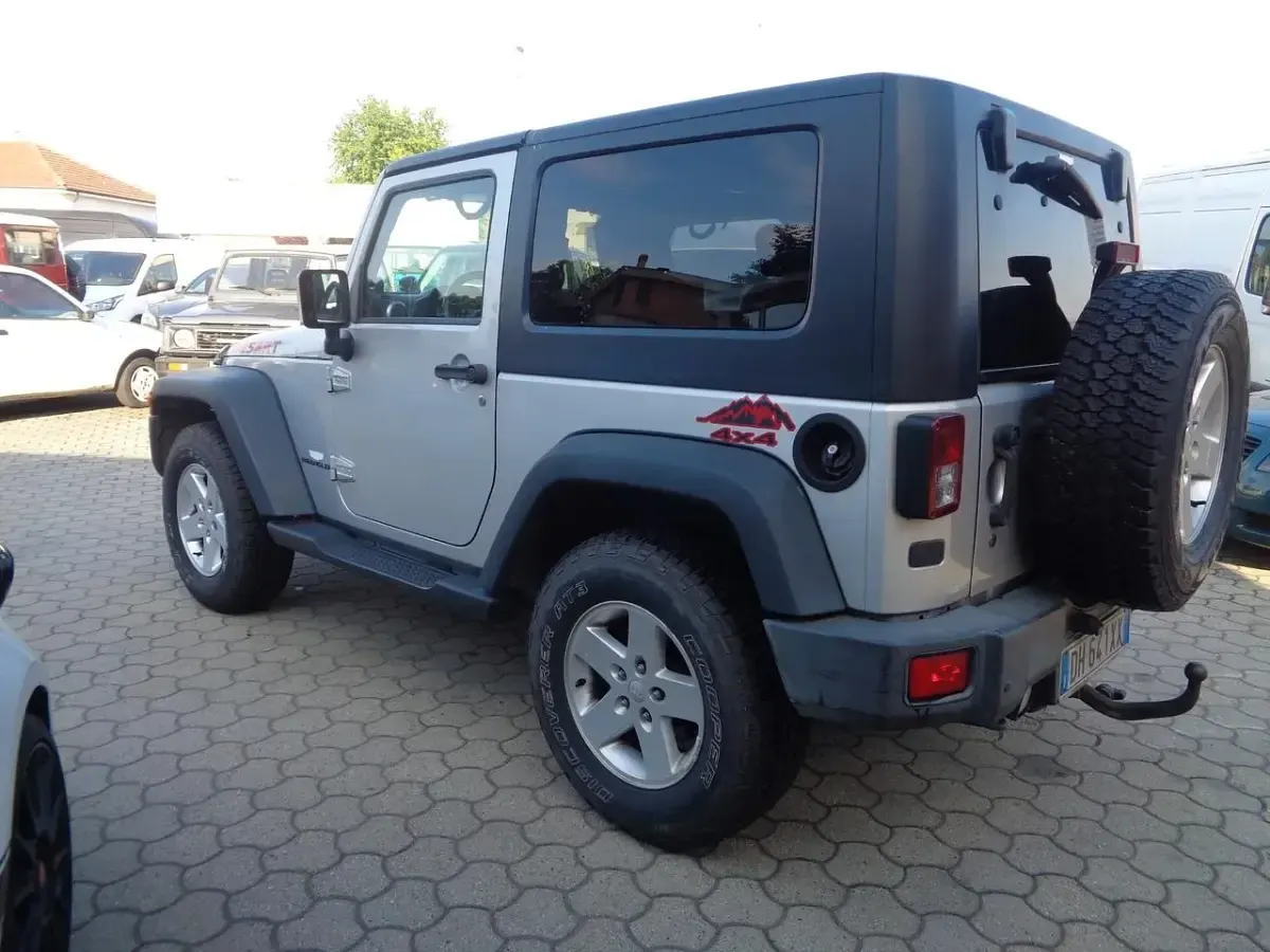 Usata Jeep Wrangler Sport 176 CV (129 kW) 2007 Argento SUV