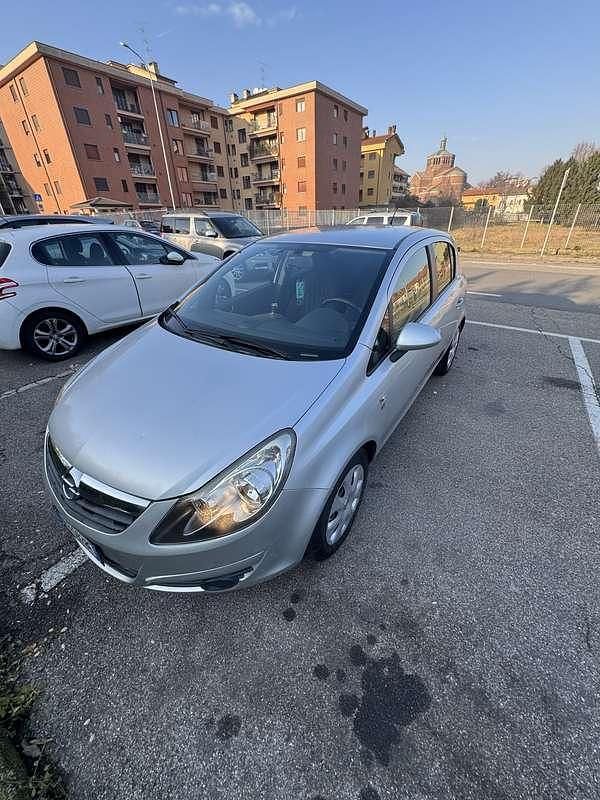 Usata Opel Corsa 75 CV (55 kW) 2010 Berlina