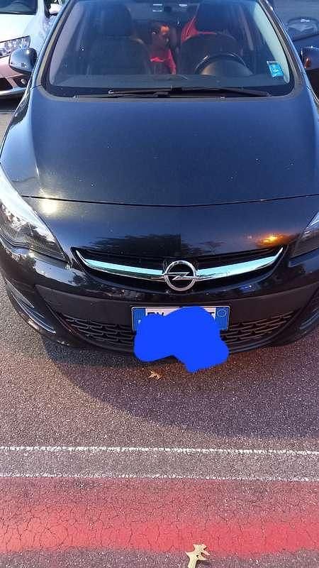 Usata Opel Astra Cosmo 140 CV (102 kW) 2014 Nero Station wagon