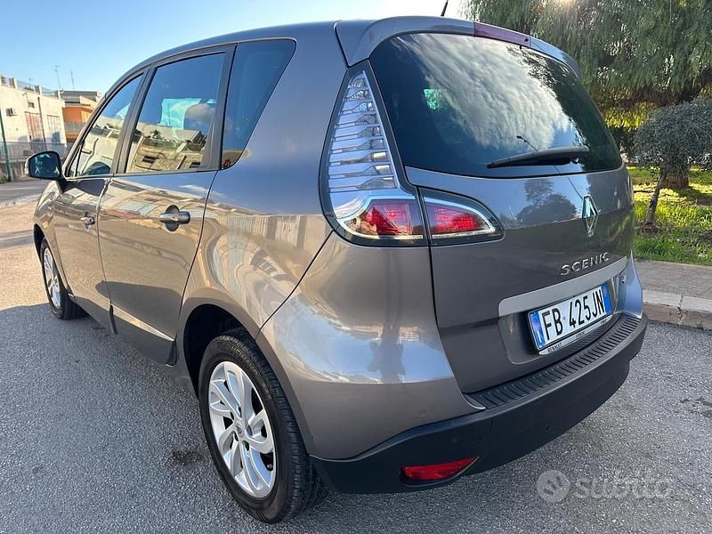 Usata Renault Scénic III 110 CV (80 kW) 2015 Grigio Monovolume