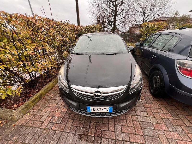 Usata Opel Corsa 75 CV (55 kW) 2014 Nero Berlina