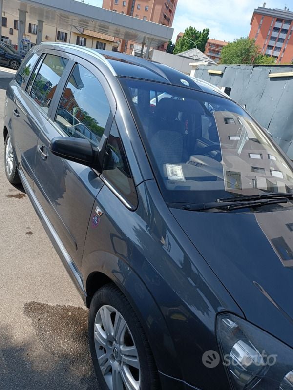 Usata Opel Zafira 97 CV (71 kW) 2008 Grigio Monovolume