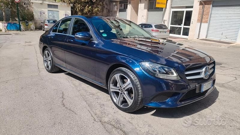 Usata Mercedes C180 Business 122 CV (89 kW) 2019 Blu Berlina