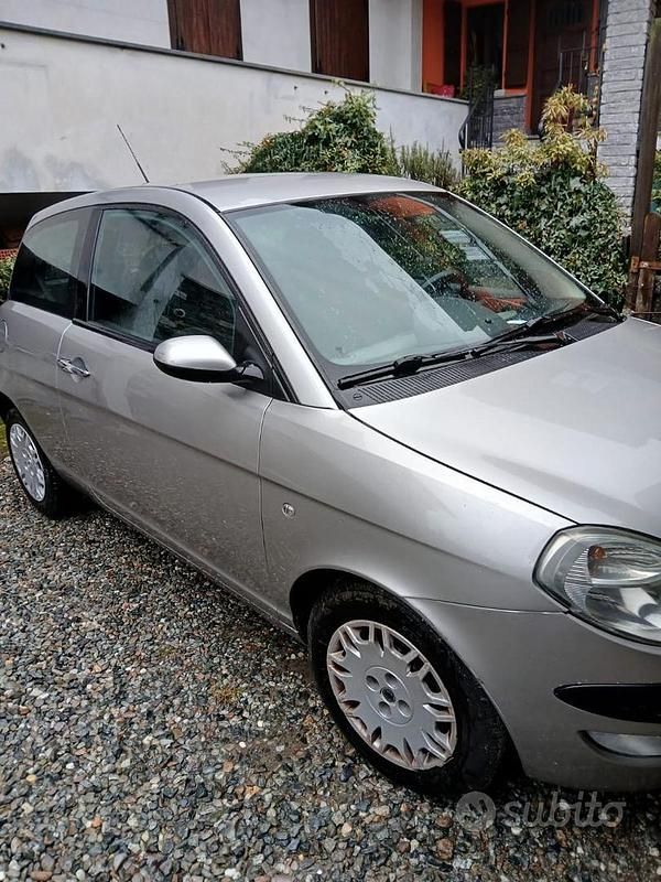 Usata Lancia Ypsilon 80 CV (58 kW) 2005 Grigio Utilitaria