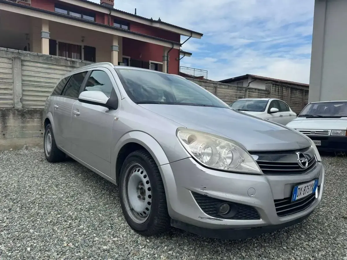 Usata Opel Astra 110 CV (80 kW) 2009 Grigio Station wagon