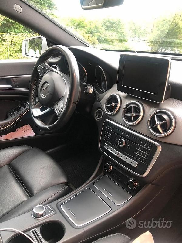 Usata Mercedes CLA180 2017 Grigio Berlina