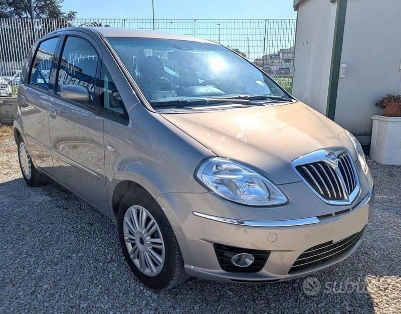 Usata Lancia Musa 77 CV (56 kW) 2009 Grigio Monovolume