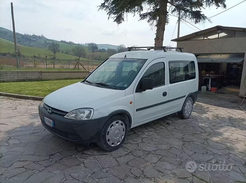 Occasion Opel Combo 75 ch (55 kW) 2007 Blanc Monospace