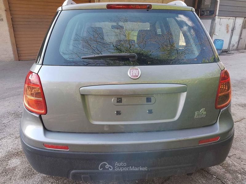 Begagnad Fiat Sedici 136 HK (100 kW) 2010 Grå SUV