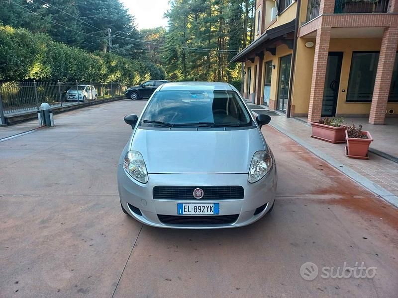Usata Fiat Punto Pop 69 CV (50 kW) 2012 Grigio Utilitaria