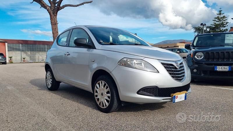Usata Lancia Ypsilon Gold 85 CV (62 kW) 2013 Grigio Utilitaria